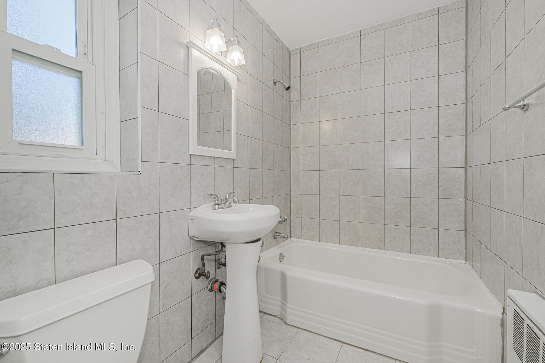 178 Arlo Road, Unit B Staten Island, NY 10301 - Photo 14 of 15 Photo Aug 24 2025, 10 19 37 PM