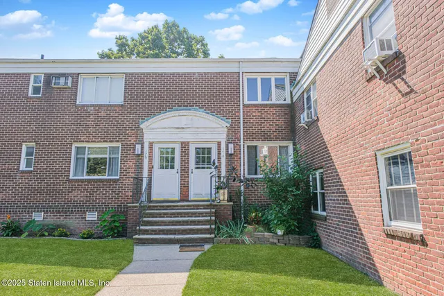 $220,000 | 178 Arlo Road, Unit B | Grymes Hill