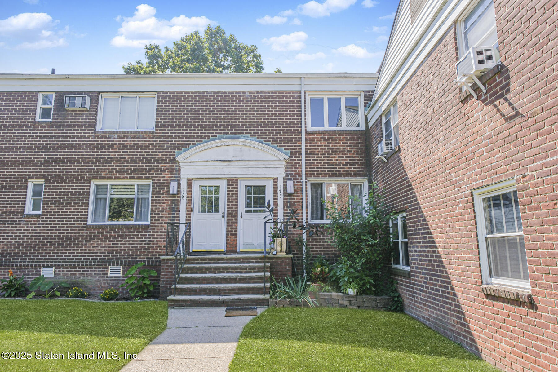 178 Arlo Road, Unit B Staten Island, NY 10301 - Photo 2 of 15 Photo Aug 24 2025, 10 08 48 PM