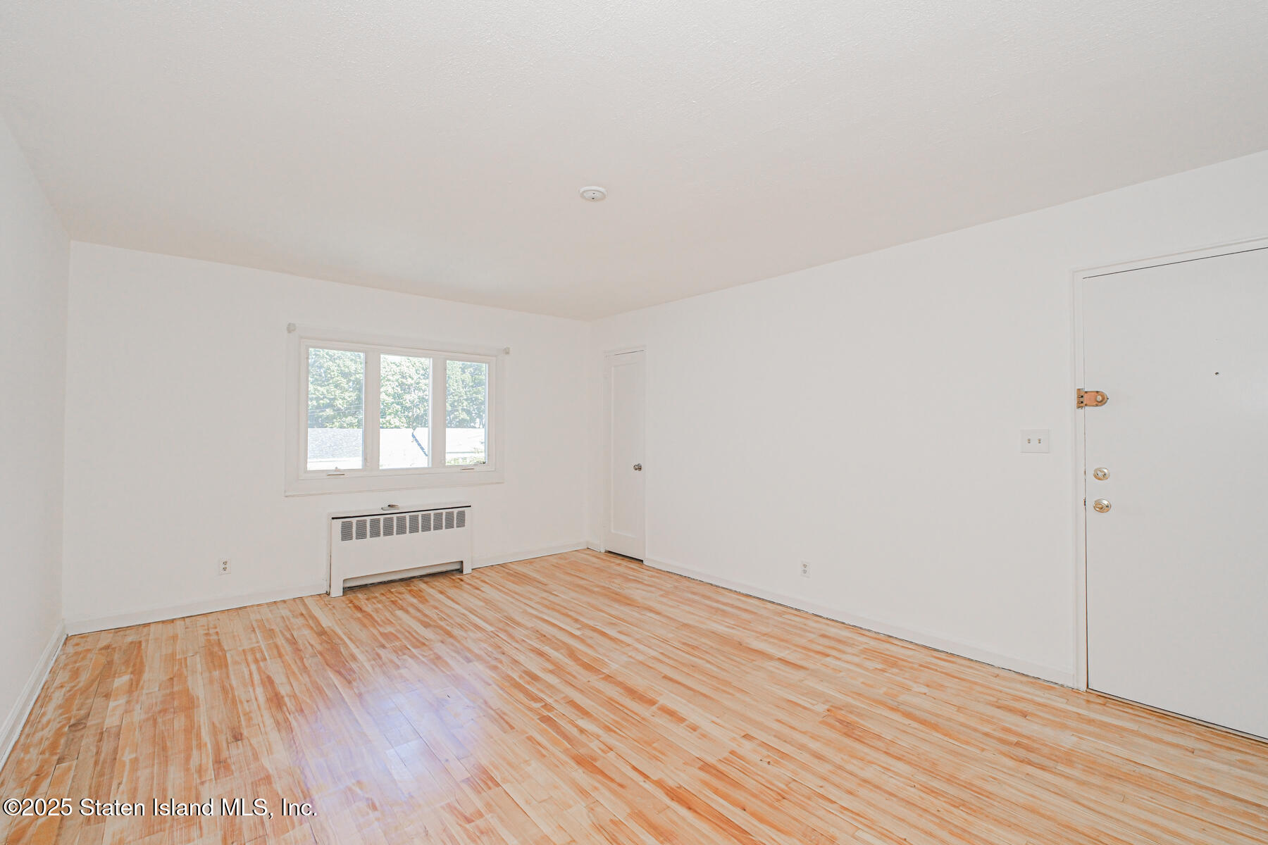 178 Arlo Road, Unit B Staten Island, NY 10301 - Photo 5 of 15 Photo Aug 24 2025, 10 14 12 PM