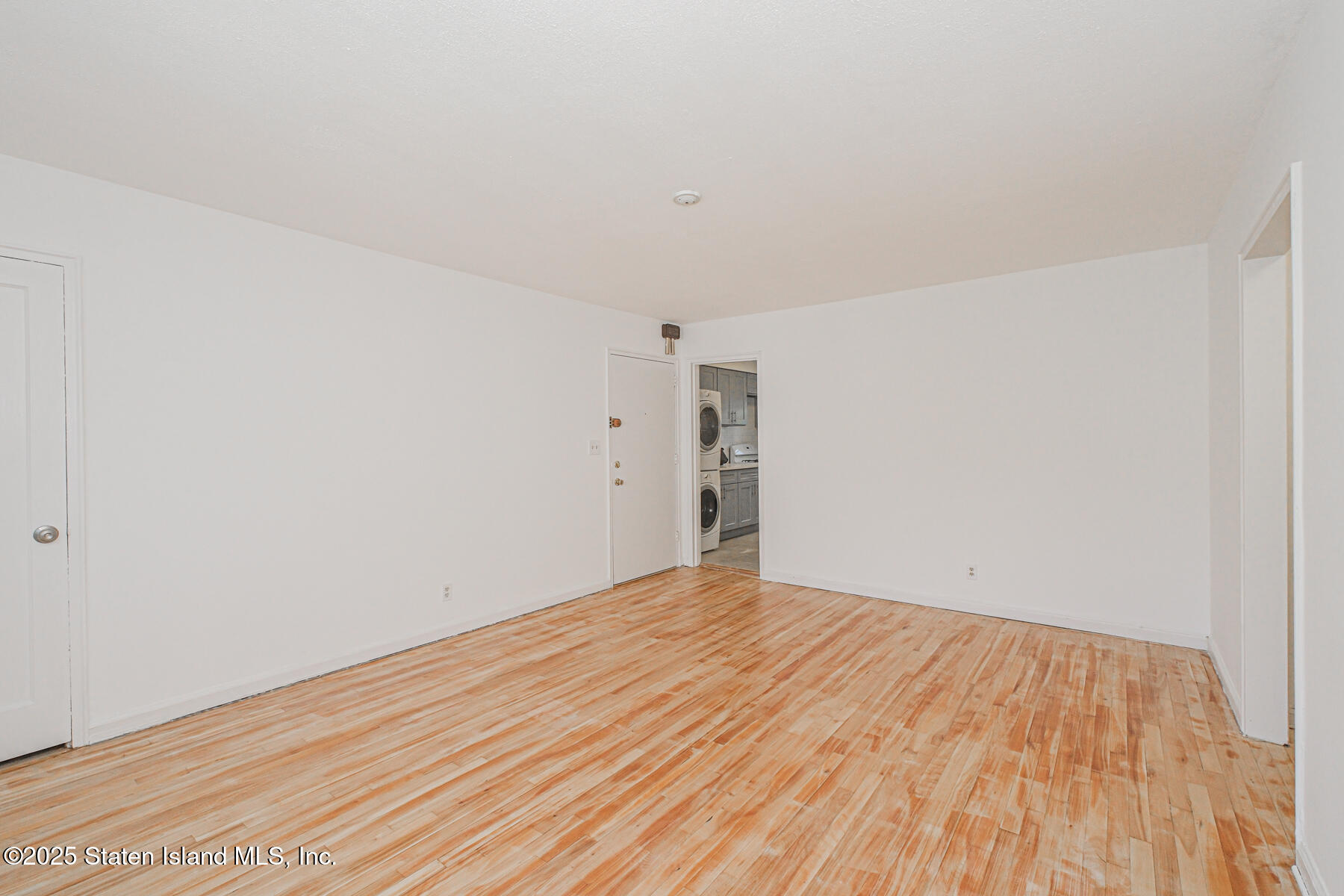 178 Arlo Road, Unit B Staten Island, NY 10301 - Photo 6 of 15 Photo Aug 24 2025, 10 14 24 PM