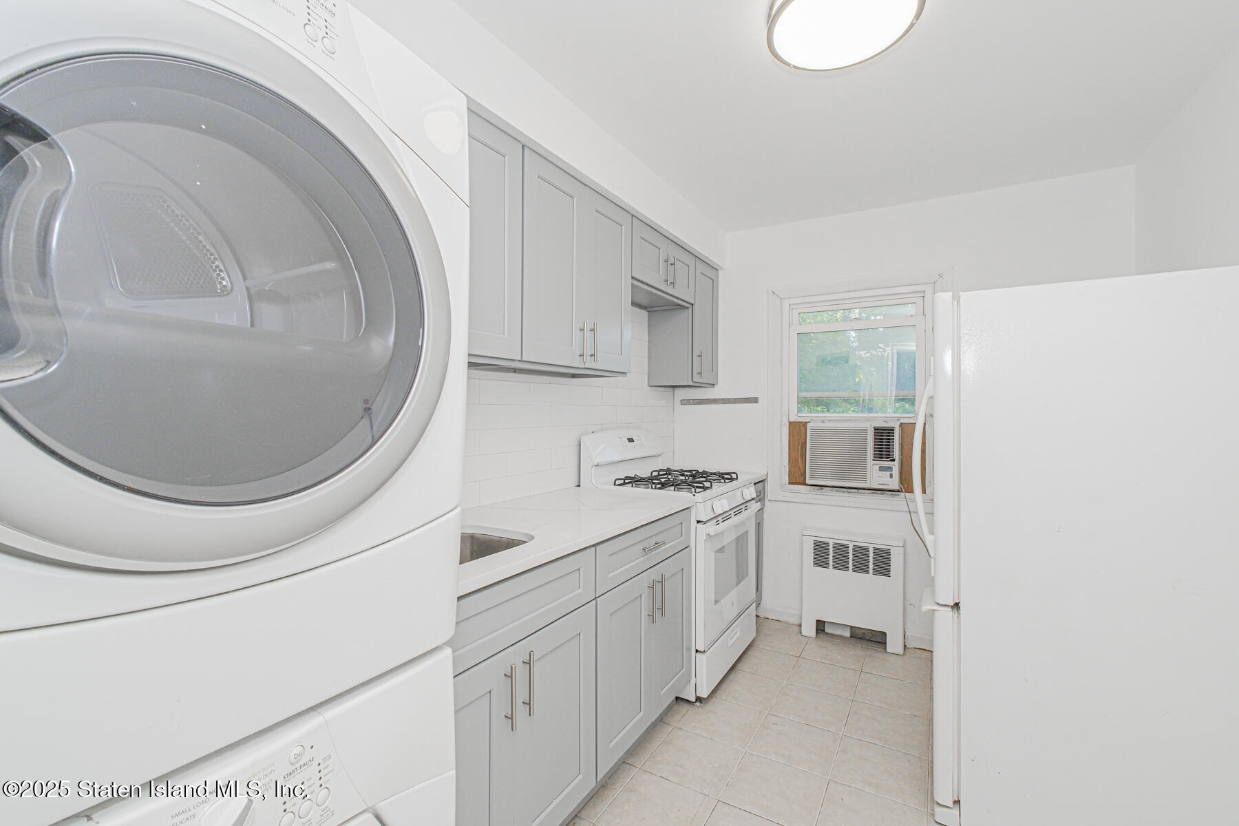 178 Arlo Road, Unit B Staten Island, NY 10301 - Photo 8 of 15 Photo Aug 24 2025, 10 15 18 PM