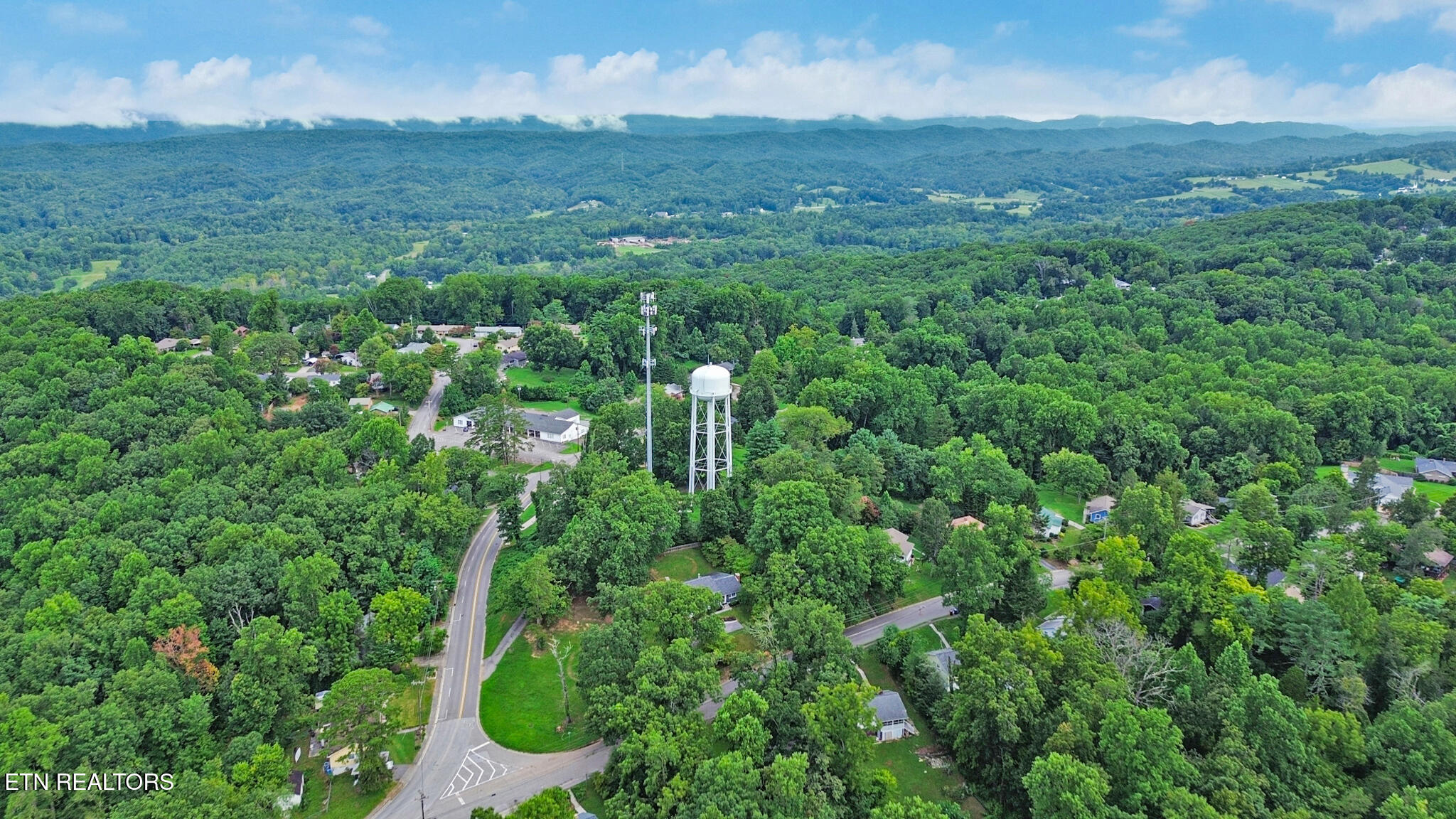 526 Delaware Avenue Oak Ridge, TN 37830 - Photo 38 of 41 dji_0144-dji_0146 (1)