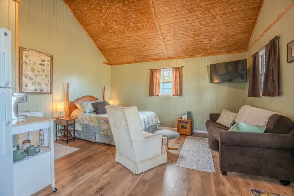 $448,500 | 109 Rascal Town Road, Loretto, TN 38469