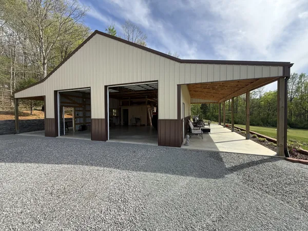 $448,500 | 109 Rascal Town Road, Loretto, TN 38469
