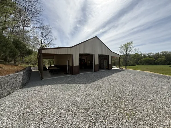 $448,500 | 109 Rascal Town Road, Loretto, TN 38469