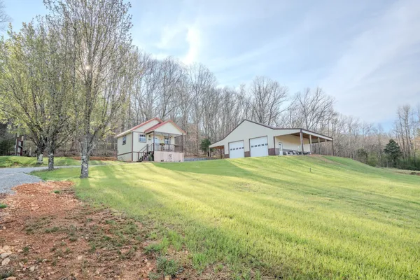 $448,500 | 109 Rascal Town Road, Loretto, TN 38469