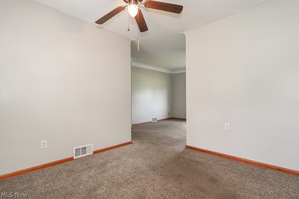 25121 Price Road Bedford, OH 44146 - Photo 6 of 33