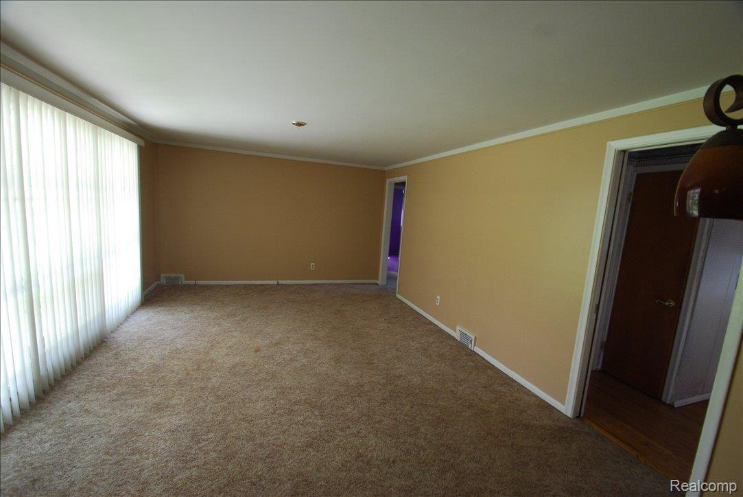 29297 Rambling Road Southfield, MI 48076 - Photo 8 of 16 51011 013