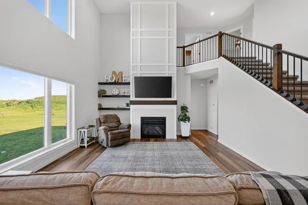 $800,000 | 2009 Paris Cottage Grove, Cottage Grove, WI 53527