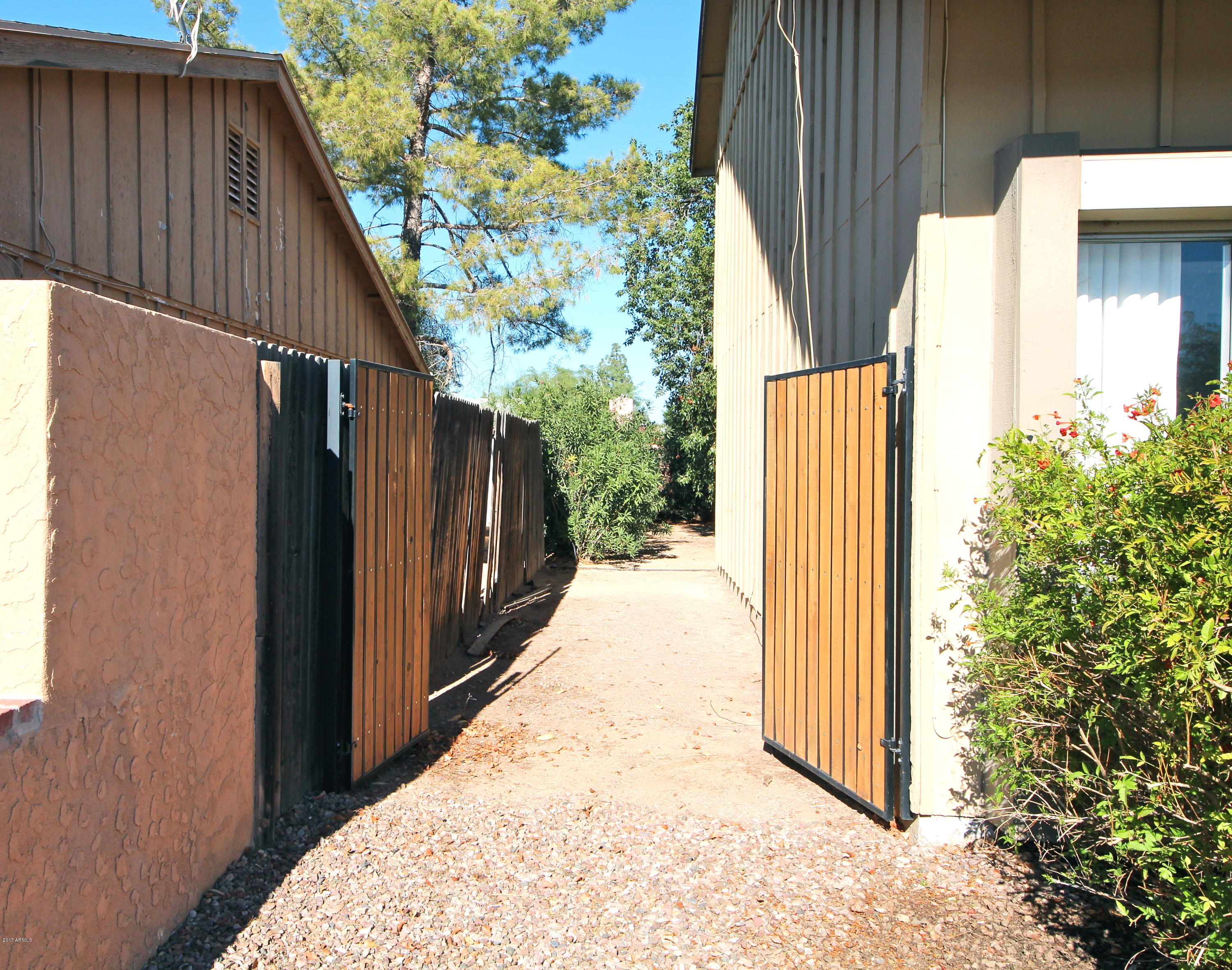 4222 East Apollo Road Phoenix, AZ 85042 - Photo 16 of 17 Large gate