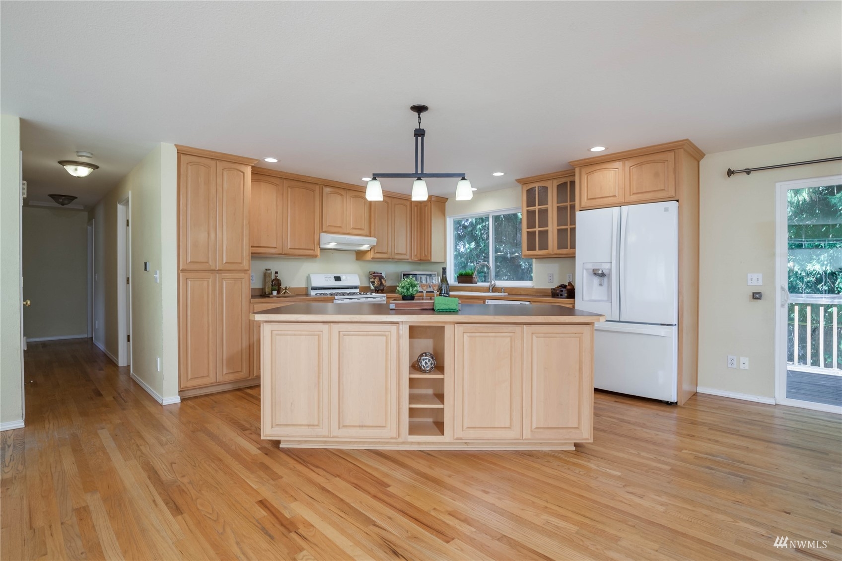 19711 144th Place Southeast Renton, WA 98058 - Photo 5 of 33 Gallery Image 5