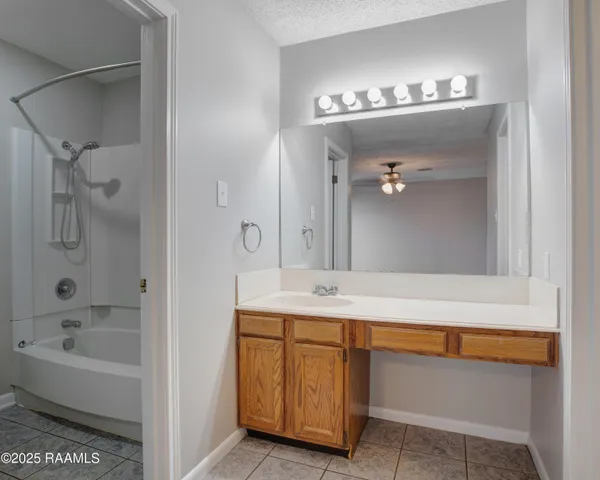 $139,900 | 237 Woodland Circle, New Iberia, LA 70563