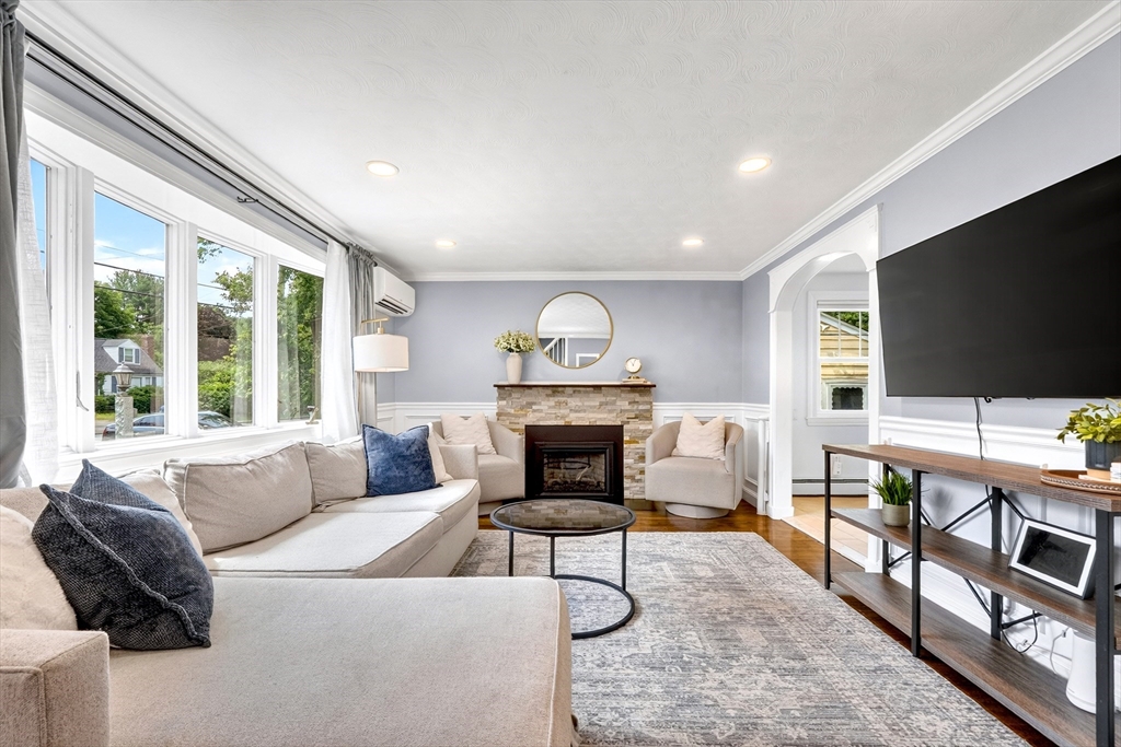 26 Brooksbie Road Bedford, MA 01730 - Photo 2 of 38
