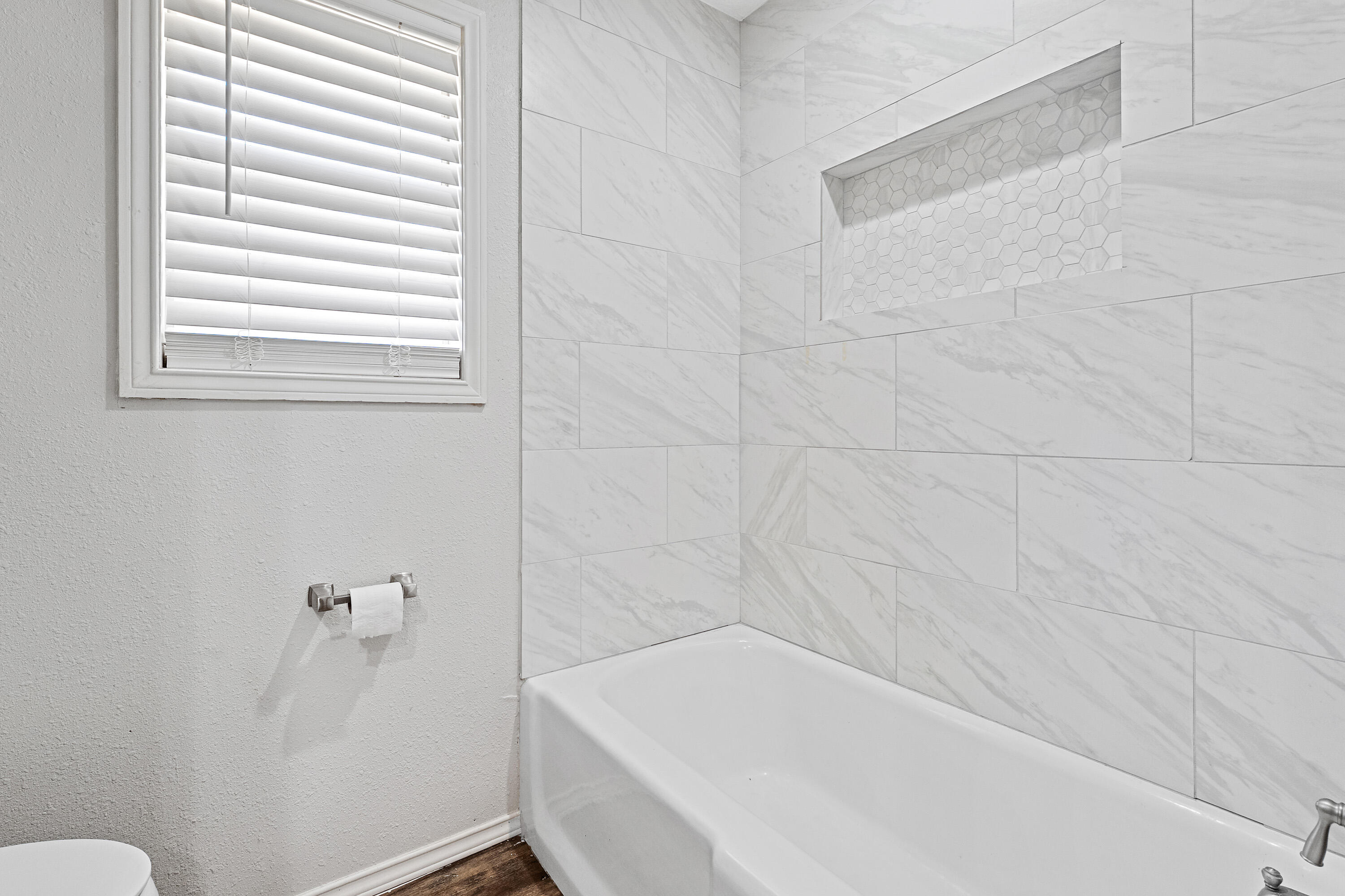 4113 62nd Drive Lubbock, TX 79413 - Photo 24 of 29 a bathroom with a bathtub