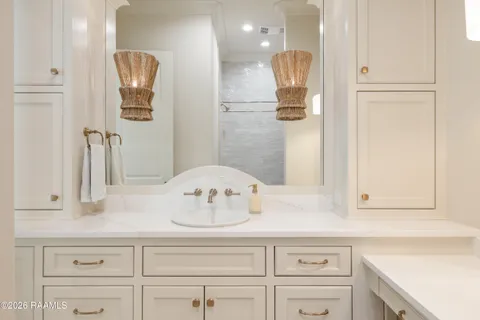 $900,000 | 201 Greyford Drive, Lafayette, LA 70503