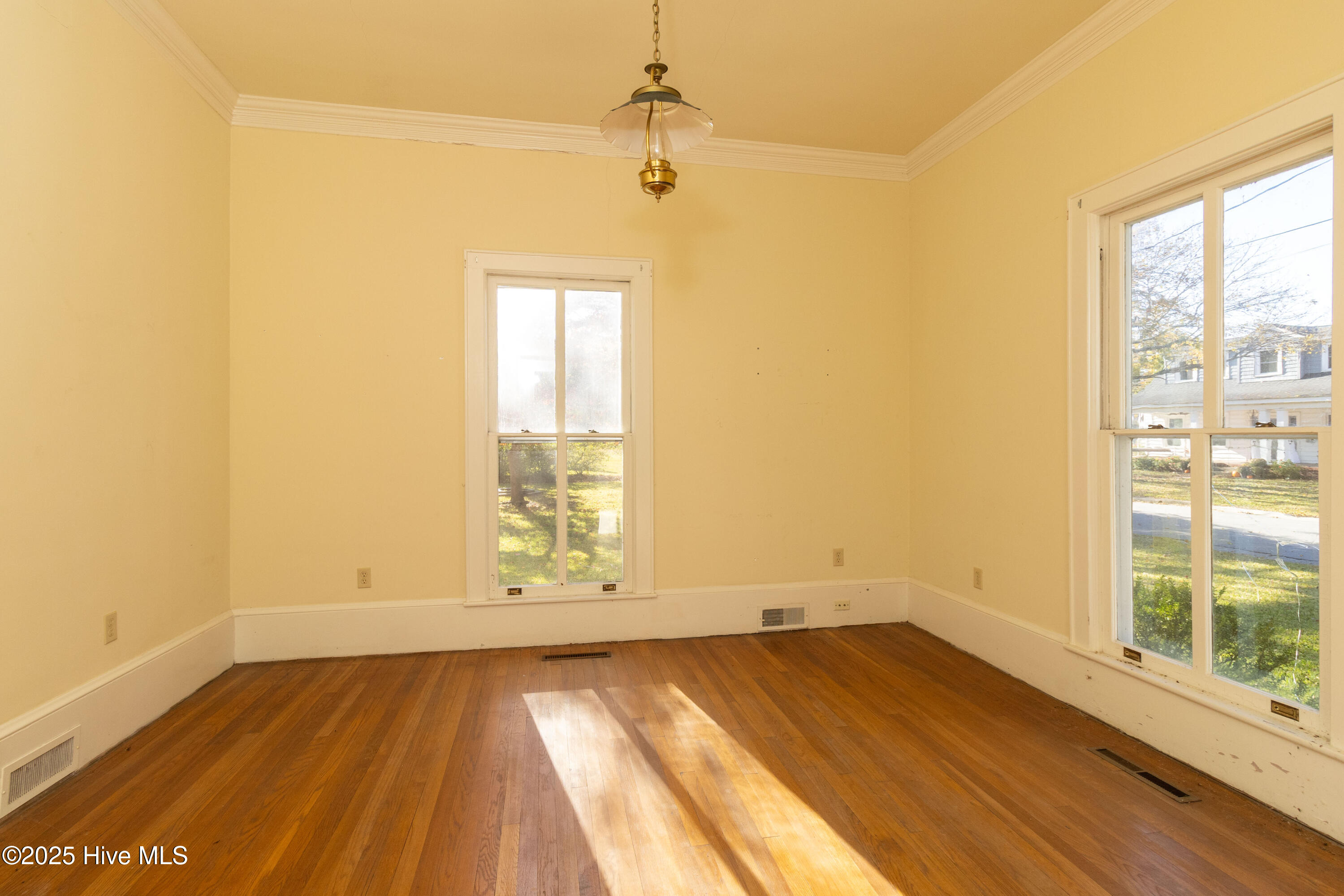 103 East Pitt Street Windsor, NC 27983 - Photo 7 of 33 Front Rt Parlor