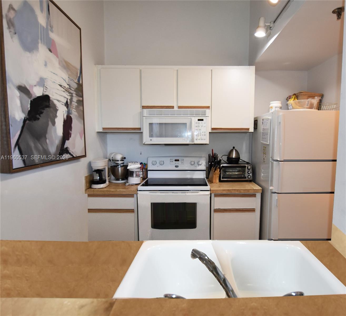 540 Brickell Key Drive, Unit 505 Miami, FL 33131 - Photo 39 of 40