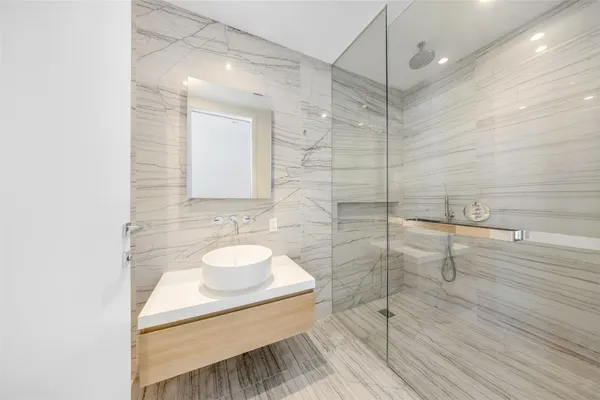$8,600,000 | 8701 Collins Avenue, Unit 701, Miami Beach, FL 33141