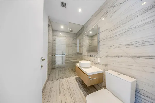 $8,600,000 | 8701 Collins Avenue, Unit 701, Miami Beach, FL 33154