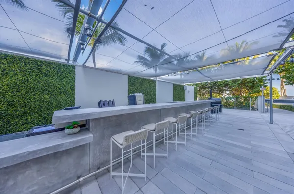 $8,600,000 | 8701 Collins Avenue, Unit 701, Miami Beach, FL 33154