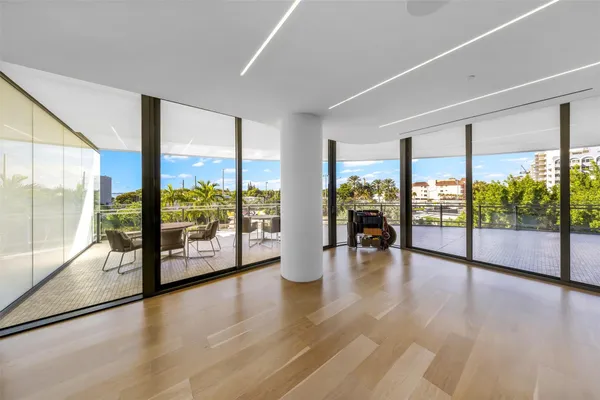 $8,600,000 | 8701 Collins Avenue, Unit 701, Miami Beach, FL 33154