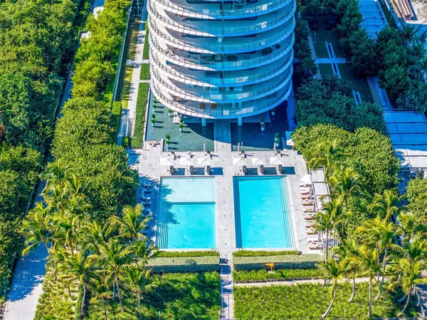 $8,600,000 | 8701 Collins Avenue, Unit 701, Miami Beach, FL 33154
