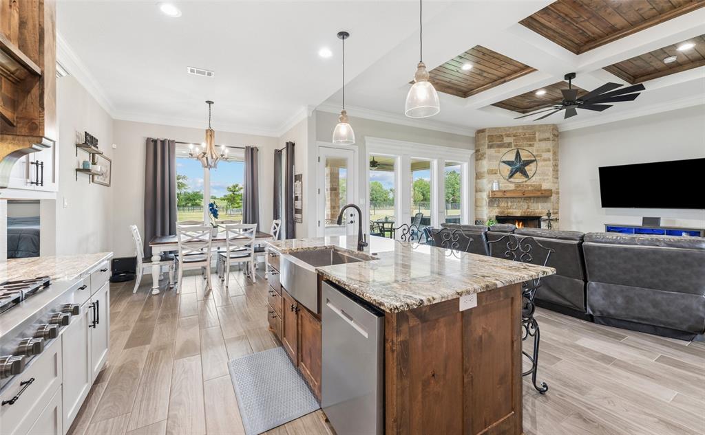 140 Clayton Crossing Springtown, TX 76082 - Photo 11 of 40