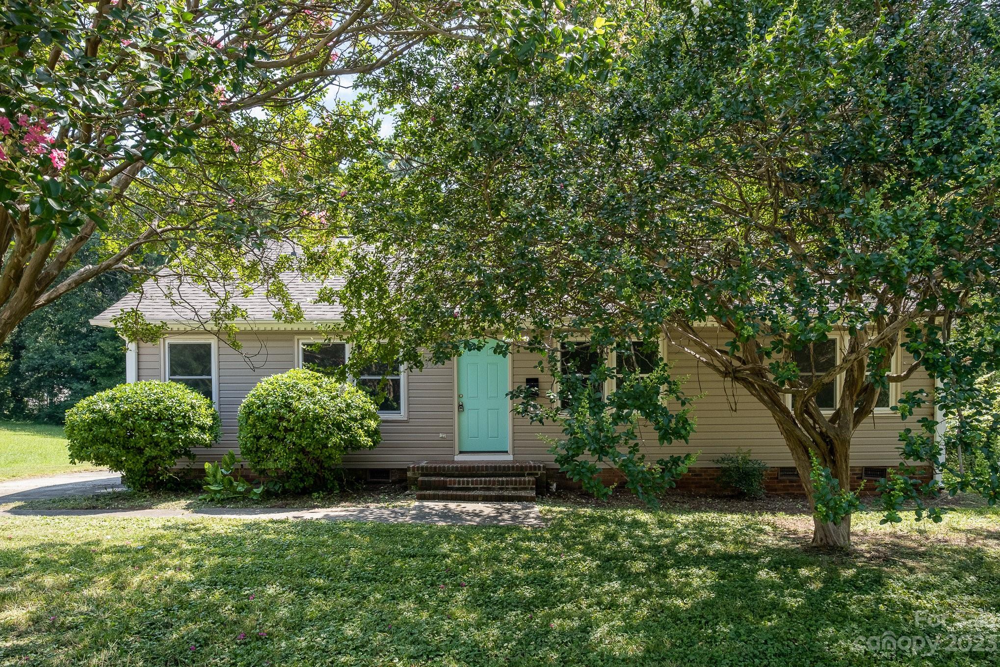 6364 Monteith Drive Charlotte, NC 28213 - Photo 2 of 35 front view of a house with a yard