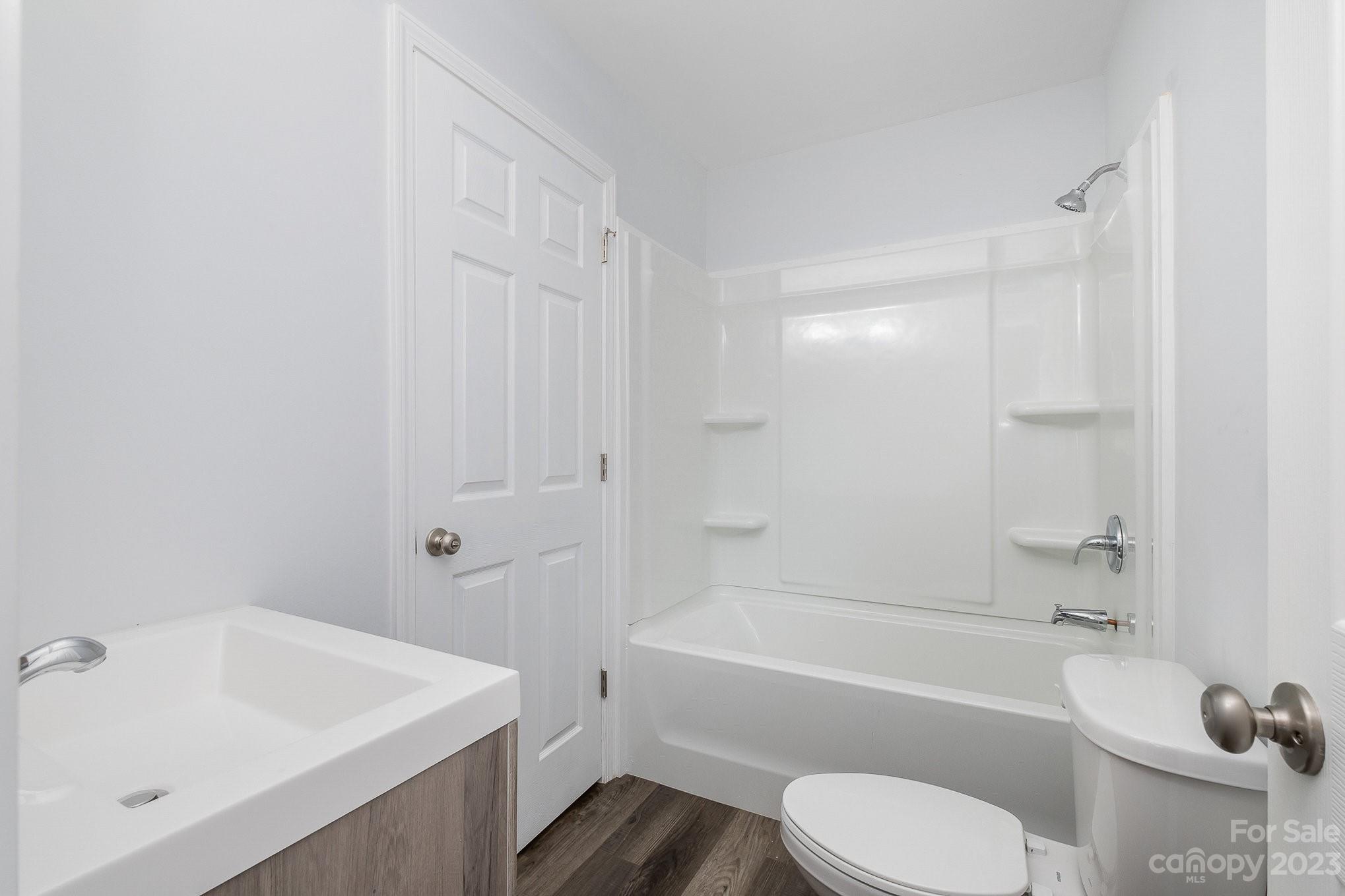 6364 Monteith Drive Charlotte, NC 28213 - Photo 24 of 35 a bathroom with a sink toilet and bathtub