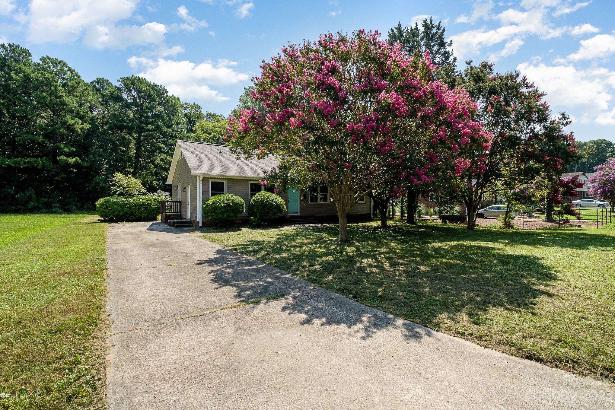 6364 Monteith Drive Charlotte, NC 28213 - Photo 5 of 35 a front view of a house with garden