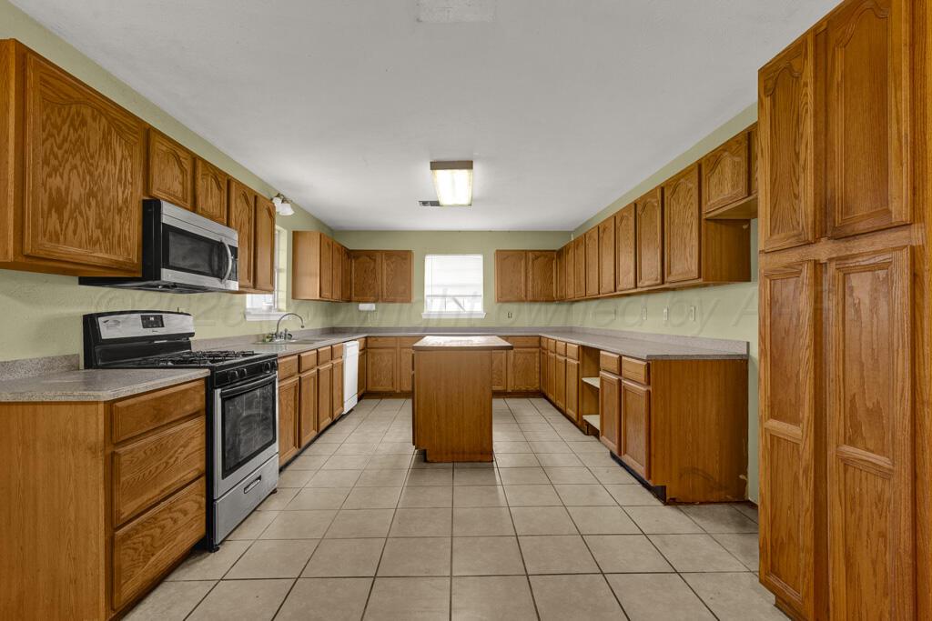 4901 Diaz Ranch Road Amarillo, TX 79108 - Photo 8 of 22 kitchen 2