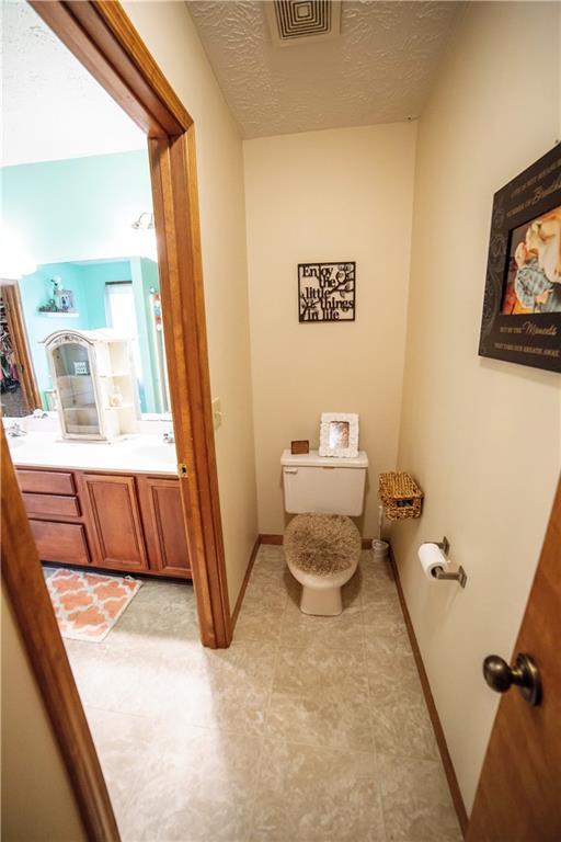 2453 Knobs End Court Springfield, OH 45502 - Photo 33 of 41
