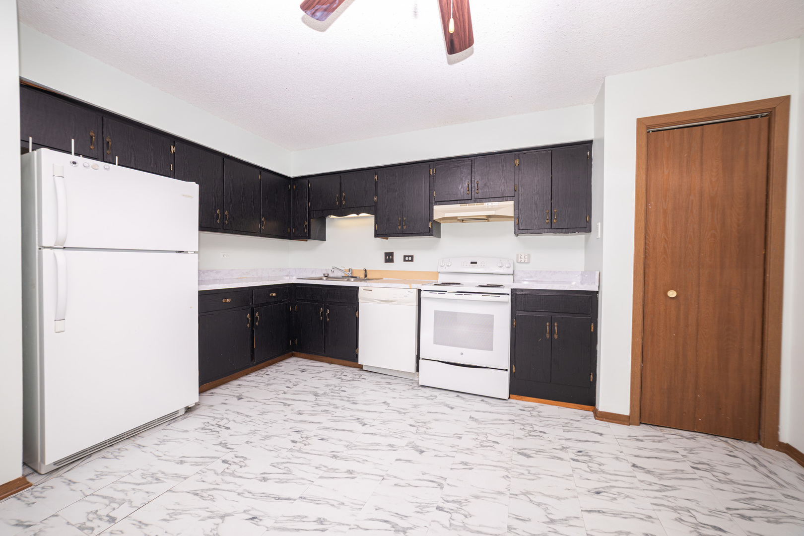 218 Madison Street, Unit 3D Joliet, IL 60435 - Photo 11 of 13