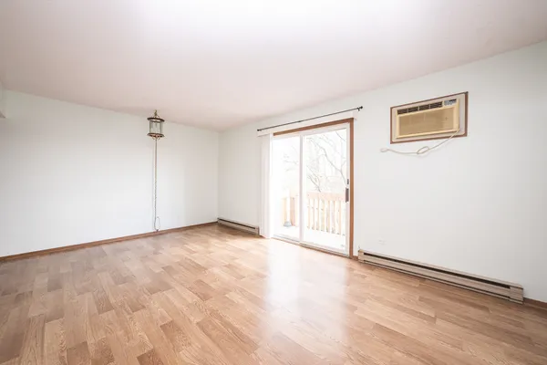 $1,400 | 218 Madison Street, Unit 3D, Joliet, IL 60435