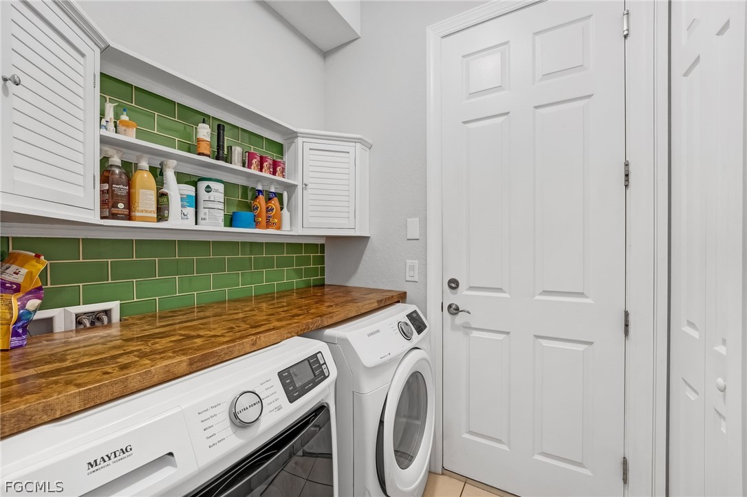 2999 Willow Ridge Court Fort Myers, FL 33905 - Photo 31 of 50 a utility room with dryer and washer