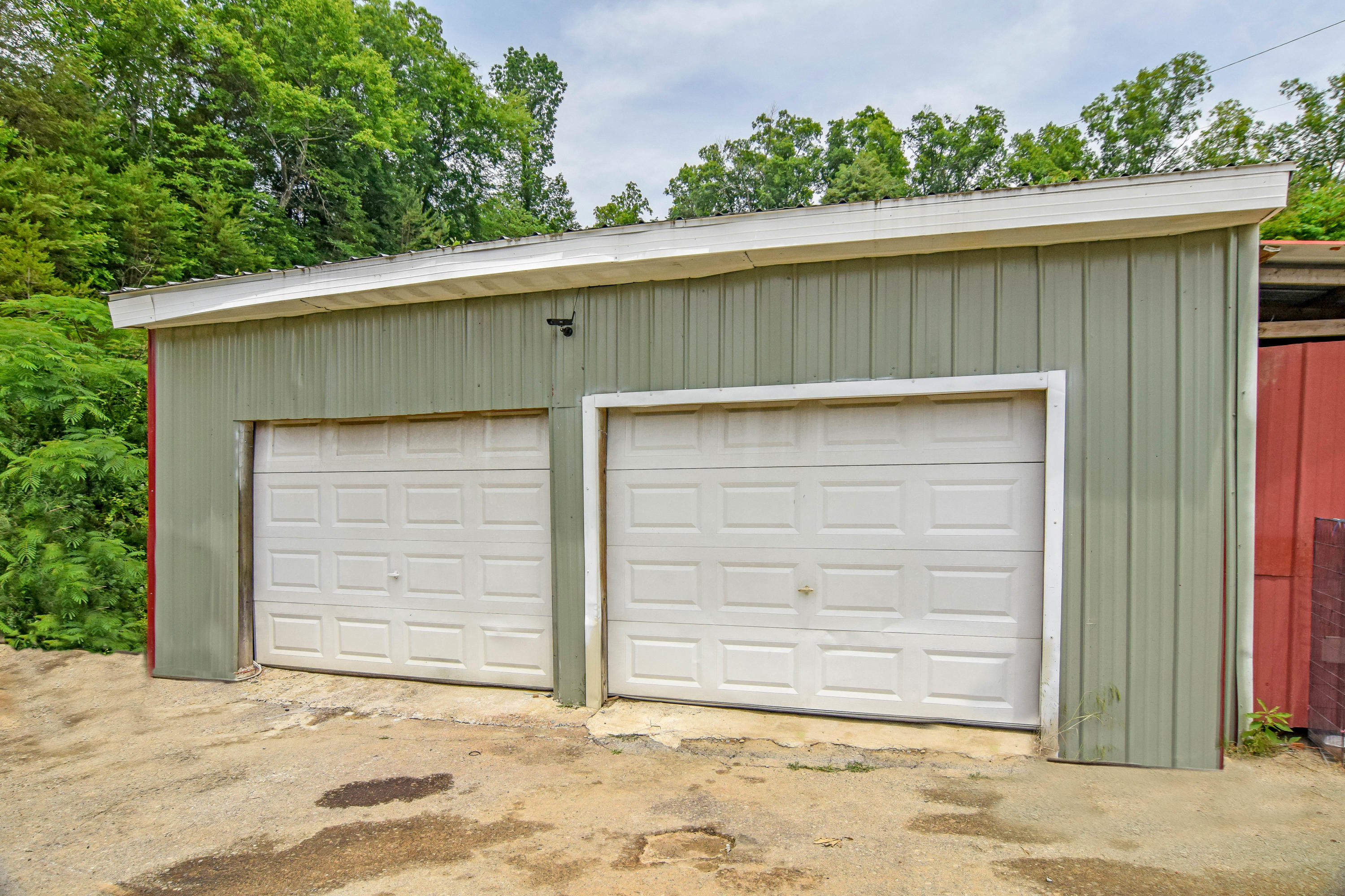 1086 Powder Springs Road Sevierville, TN 37876 - Photo 17 of 25 Garage