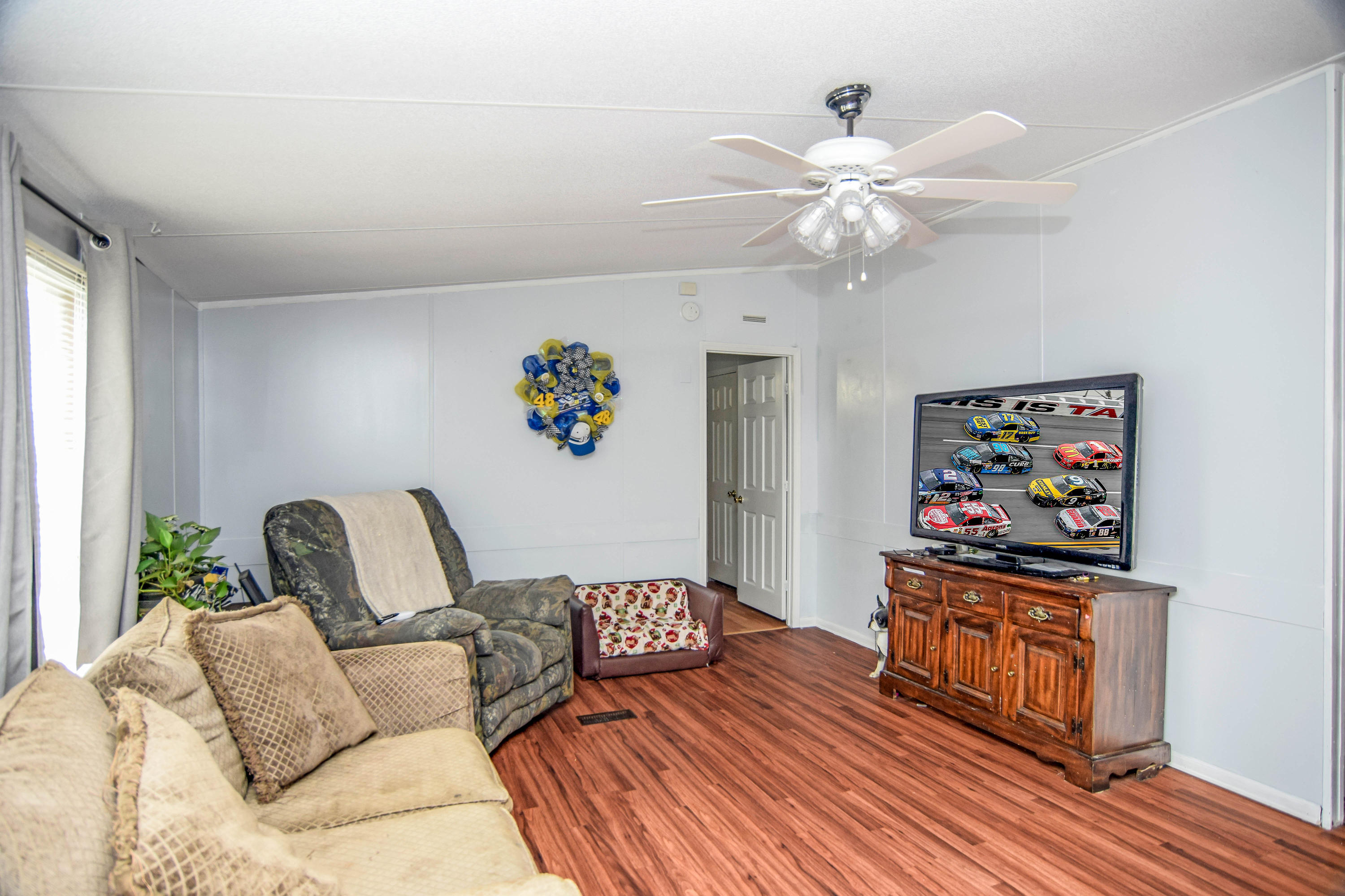 1086 Powder Springs Road Sevierville, TN 37876 - Photo 5 of 25 LivingRoom2
