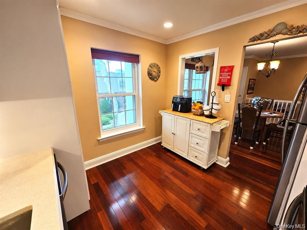655 Middle Country Road, Unit 2H2 Coram, NY 11727 - Photo 17 of 37