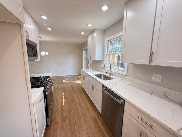 19W147 Ave Rue Royal Oak Brook, IL 60523 - Photo 5 of 16 a kitchen with a sink and refrigerator