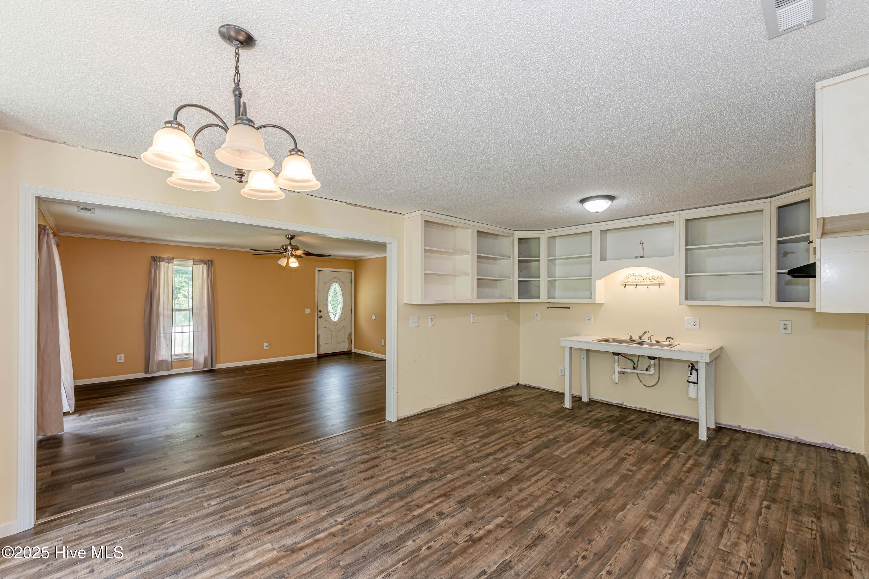 127 Rodney Lanier Road Chinquapin, NC 28521 - Photo 18 of 60 Kitchen