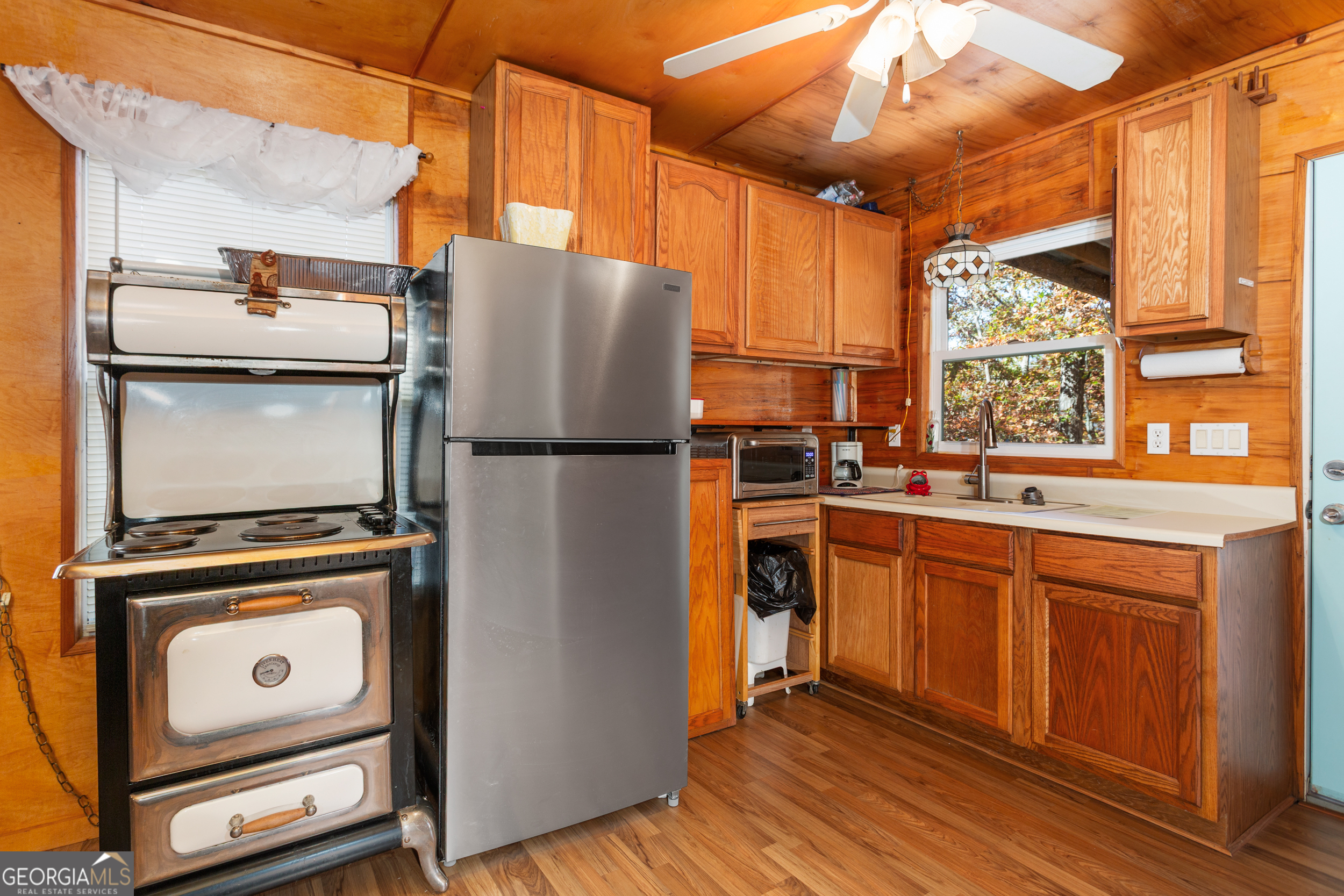 114 Lakeside Circle Delta, AL 36258 - Photo 7 of 22 a kitchen with stainless steel appliances granite countertop a refrigerator a stove and a sink