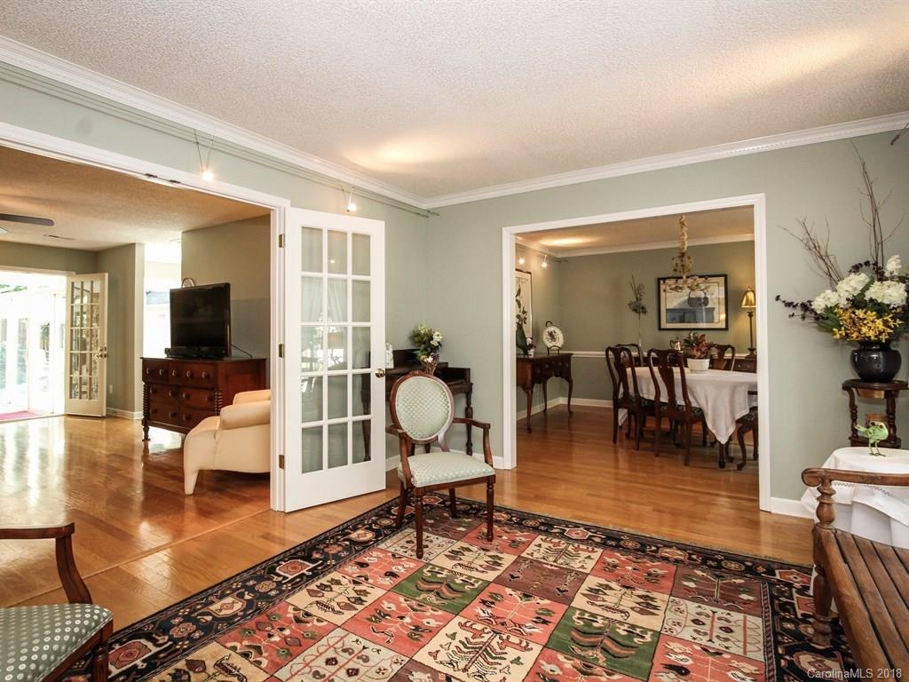 4725 Truscott Road Charlotte, NC 28226 - Photo 4 of 20 Gallery Image 4