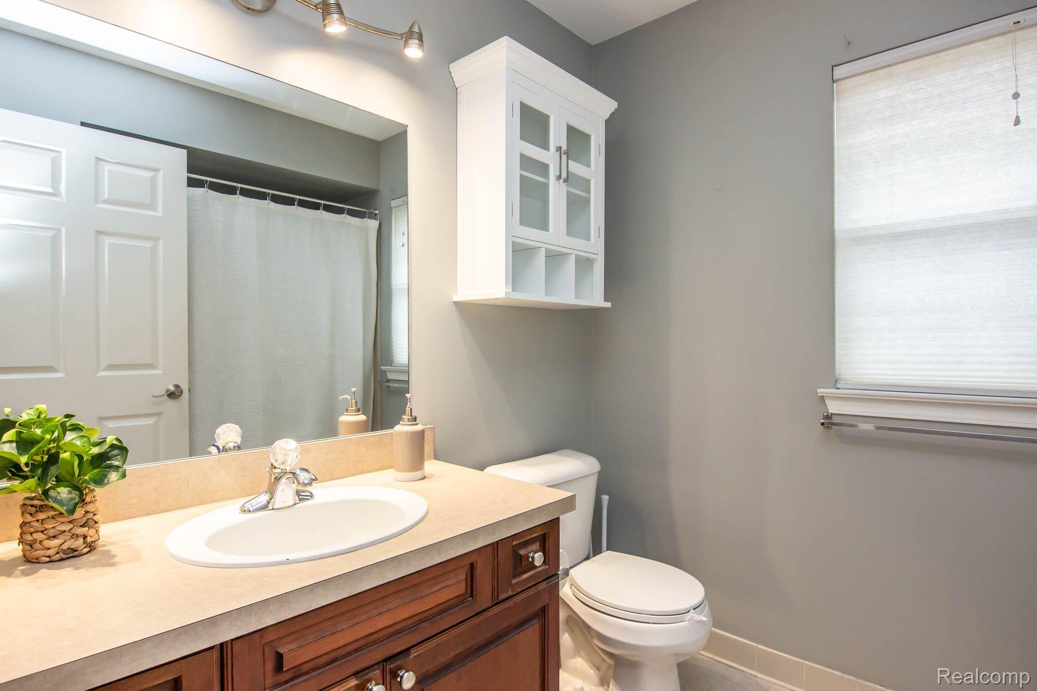 3536 Oakmonte Boulevard Rochester, MI 48306 - Photo 17 of 28 Full Bath