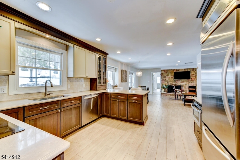 76 East Lake Road Kinnelon, NJ 07405 - Photo 13 of 44