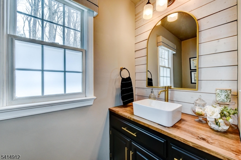 76 East Lake Road Kinnelon, NJ 07405 - Photo 21 of 44