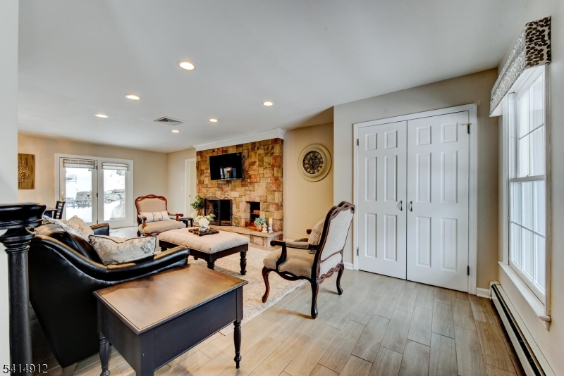 76 East Lake Road Kinnelon, NJ 07405 - Photo 4 of 44