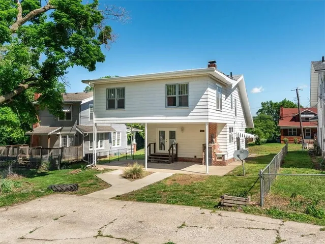 $215,000 | 1906 Sacramento Street, St. Joseph, MO 64507