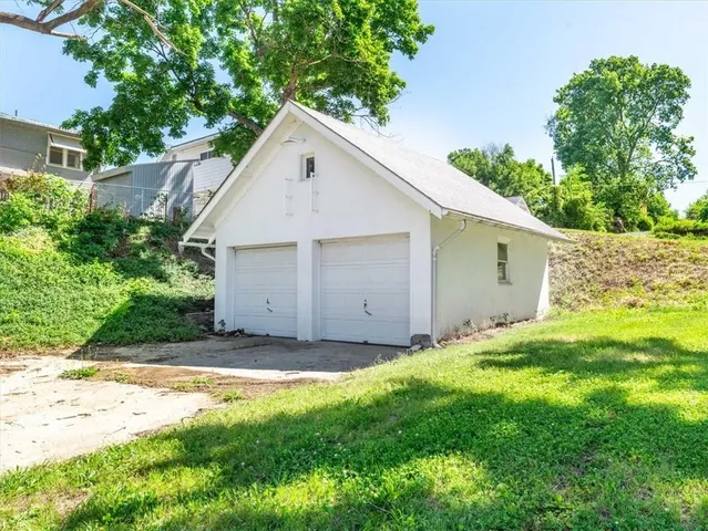 $215,000 | 1906 Sacramento Street, St. Joseph, MO 64507