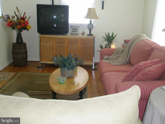 10539 Old Annapolis Road Frederick, MD 21701 - Photo 7 of 18 Living Room